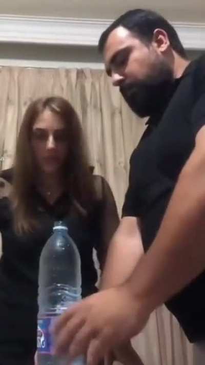 Respire se voc&ecirc; acordou agora ou tem um corpo de 15 anos no freezer a 1 semana e tem que se livrar dele antes que a pol&iacute;cia bata na sua porta 🙏