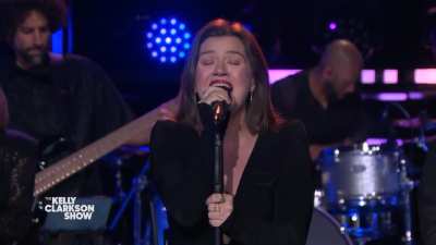 Kelly Clarkson sings the show's most requested song, Kpop Demon Hunters' "Golden," for her very last Kellyoke