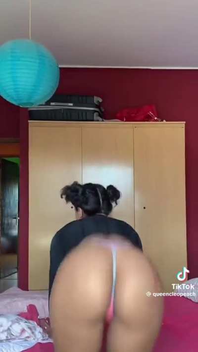 @queencleopeach