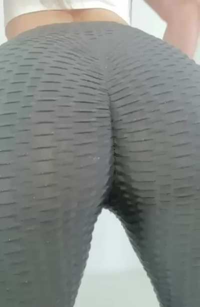 Wanted&hellip; yoga pants lovers who want me to sit on there face