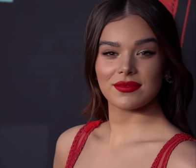 Hailee Steinfeld at vma 2019