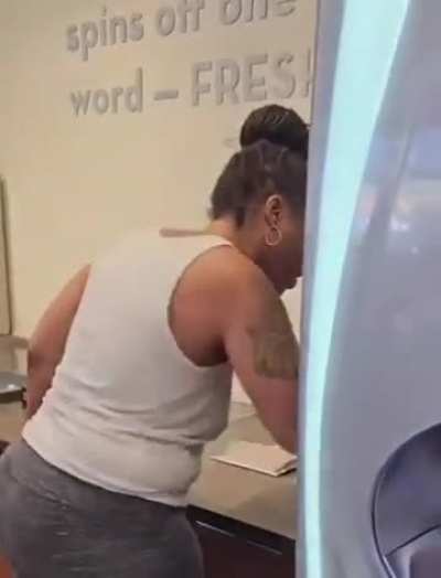 Mother goes absolutely ham in a Wendy&rsquo;s and trashed it 
