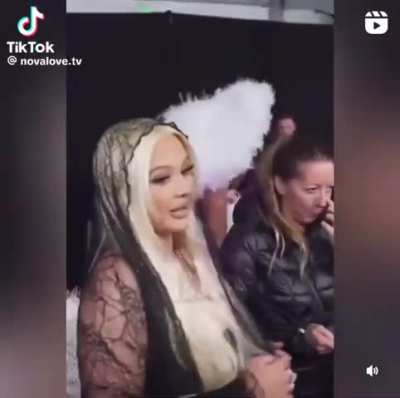 Why did summer walker flip off Alabama barker 2024 Grammys