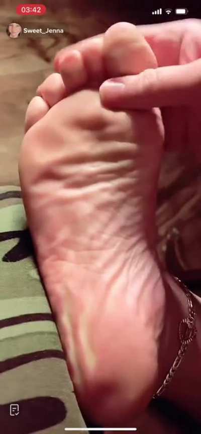 jennakjhqhz - Close up of lovely wrinkled soles Live