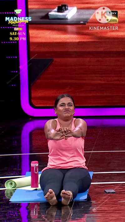 Hemangi Kavi - Sexy armpis and boobs [video]