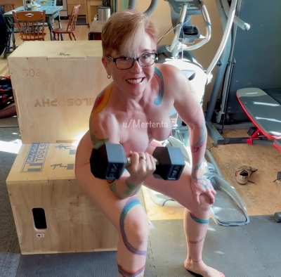 Tattooed MILF pumping iron with nothing but my skin on