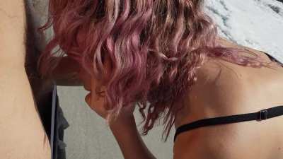 Blowjob next to the waves