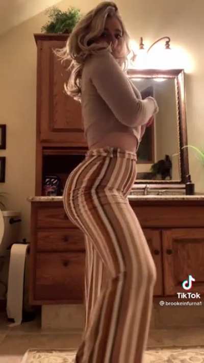 🍑 by the gym