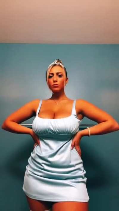 The fucking Tits on this girl 😲😲😲