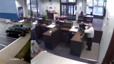 Robber shot dead by security guard - Rockford, Illinois 20/01/2017