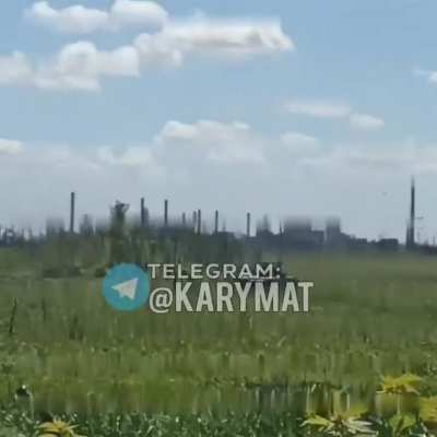 The Russian crew films the moment of the FPV drone hitting their tank and the subsequent detonation of its BC near the AKHZ 