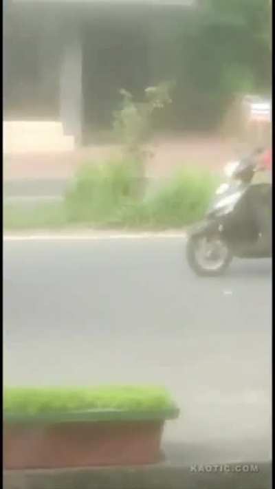 Man "stops" a bus