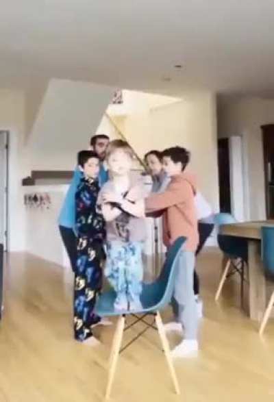 Глупые люди.