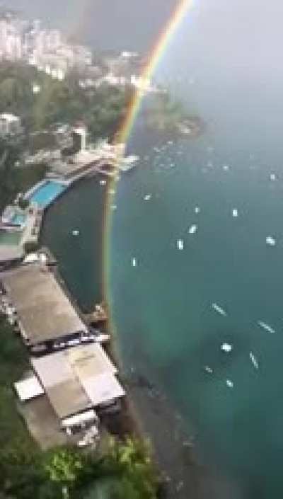Here a complete rainbow