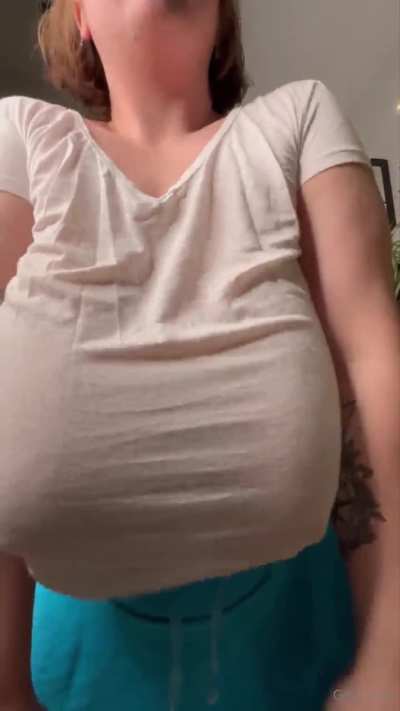 Huge mommy milkers