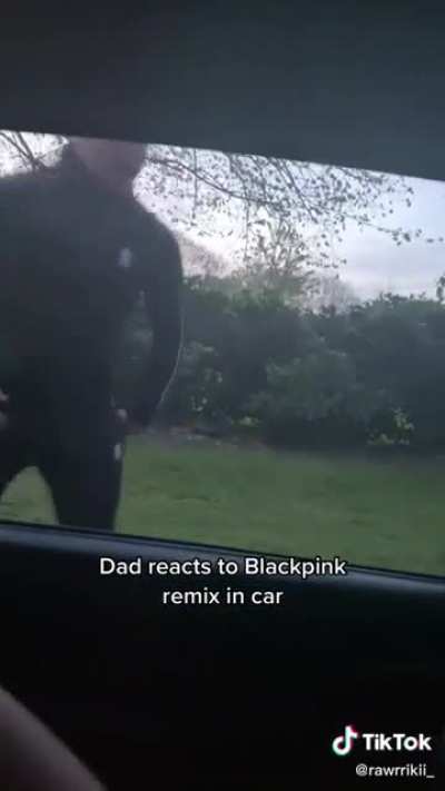 Dad reacts to hearing Blackpink