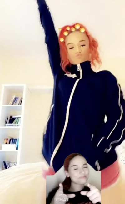 Bevor ihr fragt das sind alles Bilder und Videos von ihren insta fan pages. Hab die seit 1 Jahr von den insta Seiten gespeichert gehabt und hab jetzt ihr Reddit entdeckt also g&ouml;nnt euch.