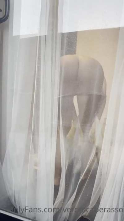 V