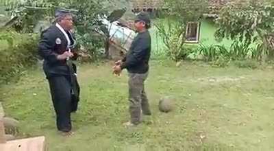 Pencak silat &amp;gt;&amp;gt;&amp;gt; MMA (tiati, agak sakit)