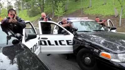 Pedofili oruspu &ccedil;ocuğuna ders veren &uuml;lk&uuml;c&uuml; amerikan polisi