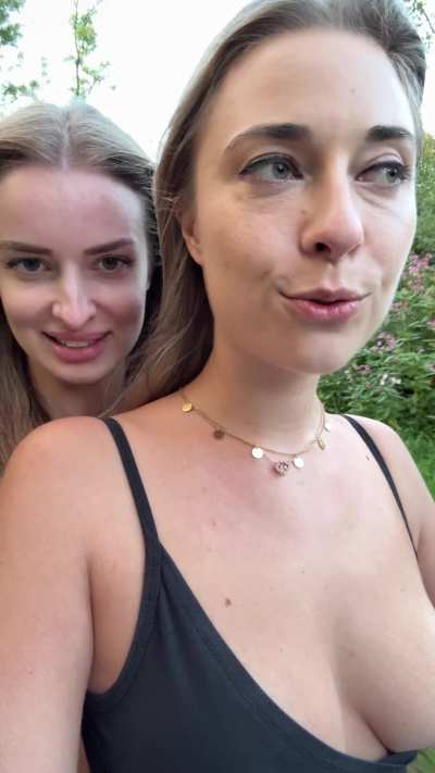 Junge verrücktes Deutsches Bi-Girl vögelt sich durch die Welt und nimmt dich mit auf ihrer Reise! Young crazy German bi-girl fucks her way around the world and takes you along on her journey! I love us Boys....