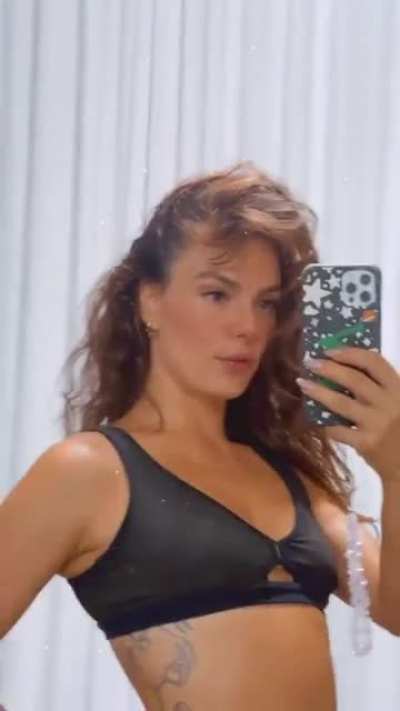 Isis Valverde
