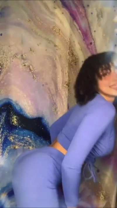 Booty jiggle