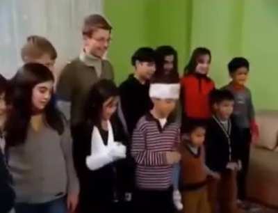 Watch the girl with the arm cast.