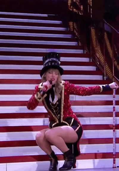 One of her best look on stage - Red Tour Era