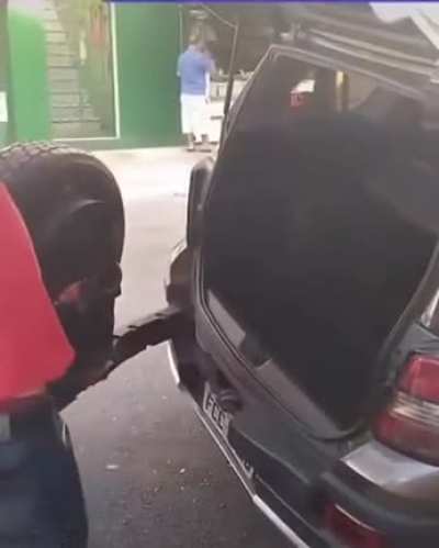 Стоп, как жеж эта штука закрывается?! Непонятно...