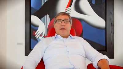 CEO'nun doğum g&uuml;n&uuml; i&ccedil;in 12 dakikalık kutlama videosu &ccedil;eken şirket &ccedil;alışanlarına svihs