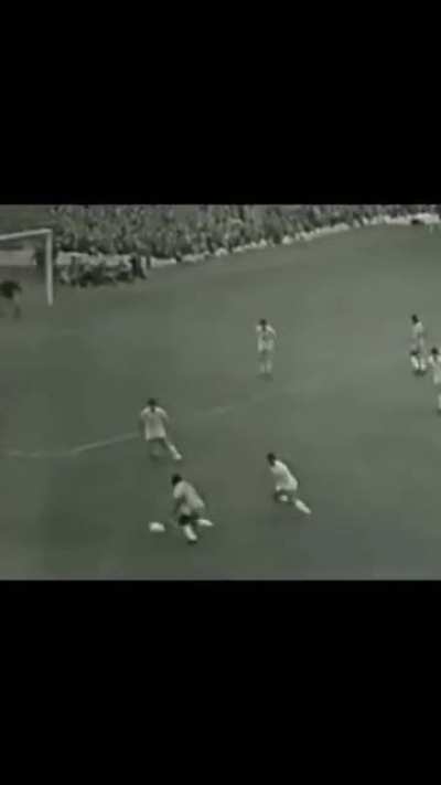 Pel&eacute; - The football (soccer) king. Died today, RIP