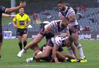 Siosiua Taukeiaho almost decapitates Daine Laurie