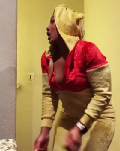 Her phat ass is crazy AND it’s NATUR<wbr>AL😬🍑🍑