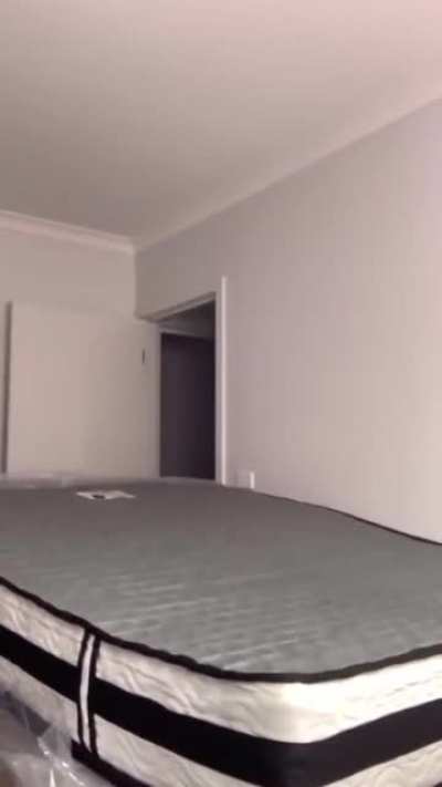 HMC while I bring a knife into a mattress fight