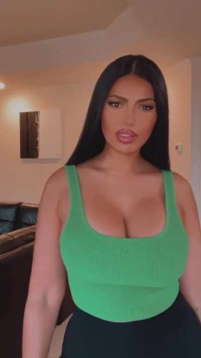 Busty❤️