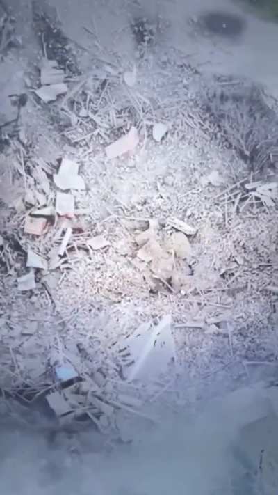 Air strike (looks like AASM) on Russian occupied building, Krynky area, Kherson region.