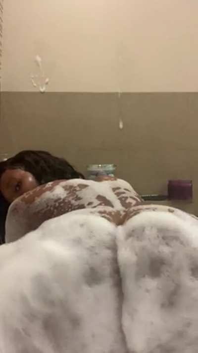 Splish Splash she gotta FAT ASS