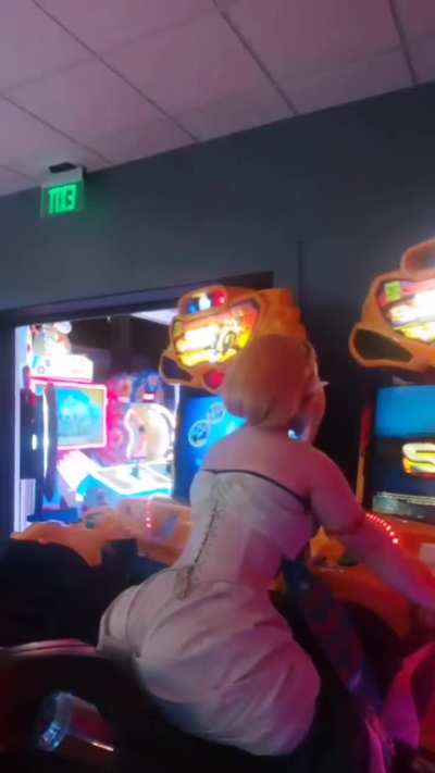 Fat butt cute face