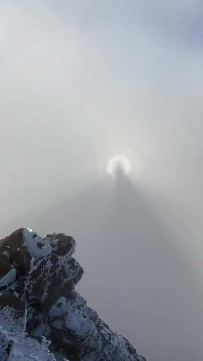 Apareció un halo solar en la cumbre del Cerro Piltriquitrón