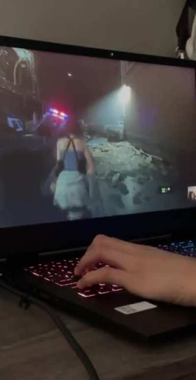 Girlfriend&rsquo;s first time playing Resident Evil 3 🤣