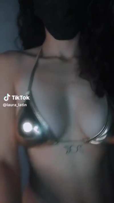@laura_latin golden bikini
