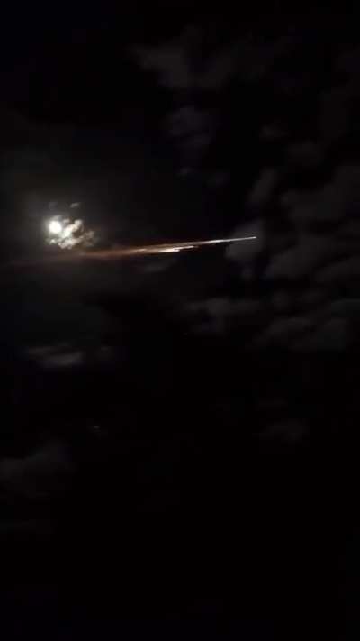 Apareció una bola de fuego en el cielo de Puerto Bermejo