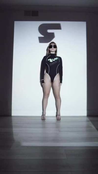 Lexee Smith Runaway Motel Video Flood # 2