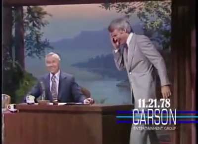 Steve Martin throws Johnny Carson a fake pass in 1978 when he tells the legendary host he&rsquo;s got to leave the show early due to filming commitments.