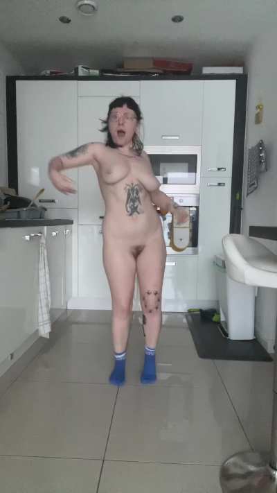 Sharing another silly naked dance sesh lol