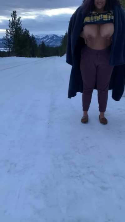 A quick and chilly flash to show you my mountains among the mountains 😏🥶🏔