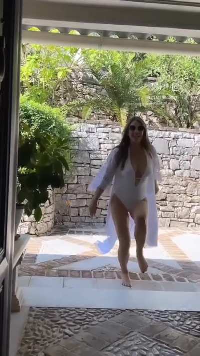 Elizabeth hurley