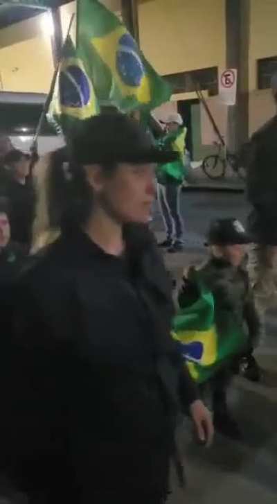 E depois ainda acusam a Esquerda de doutrinar crianças...