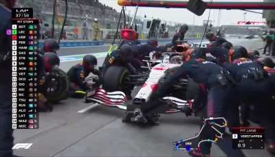Max&rsquo;s pit stop and cameraman&rsquo;s reaction
